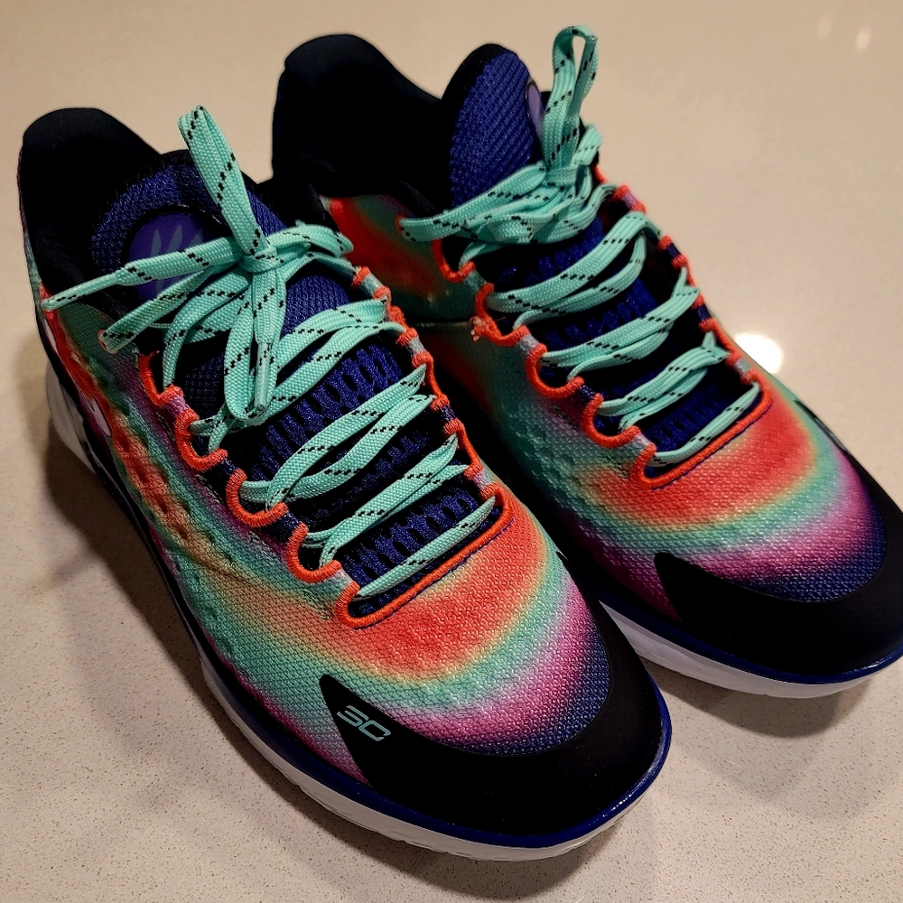 Under Armour Curry 10 Flow Tro Northern Lights Size Men 10.5/Women 12